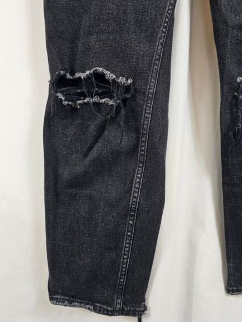 Abercrombie & Fitch The Mom High Rise Jean In Black - Size 14L - Picture 6 of 10